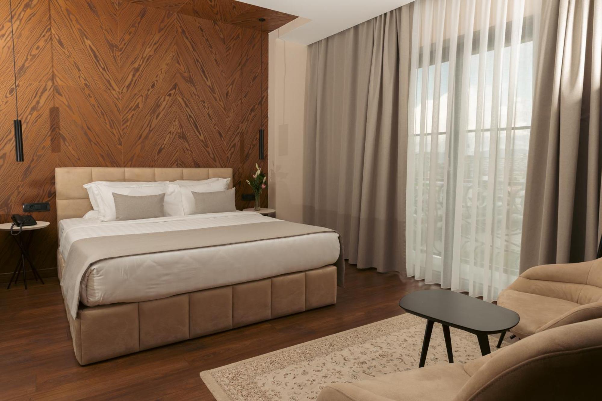 Venus Hotel Pristina Exterior photo