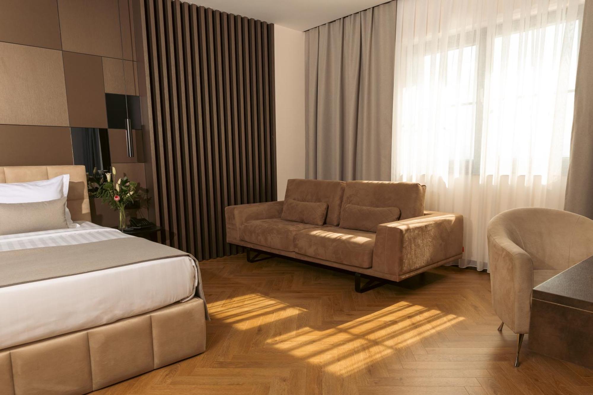 Venus Hotel Pristina Exterior photo