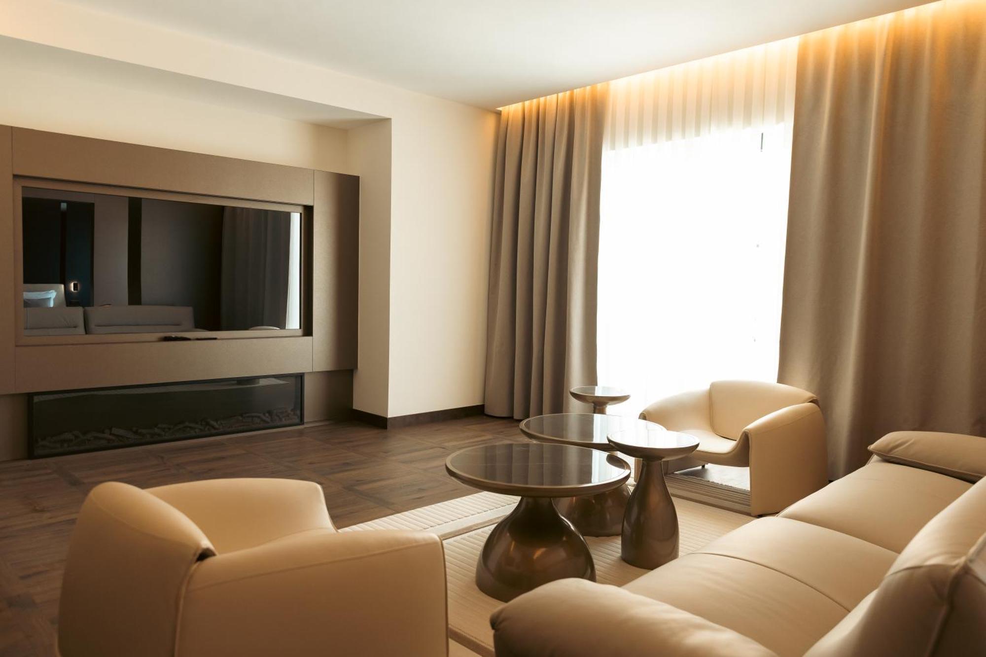Venus Hotel Pristina Exterior photo